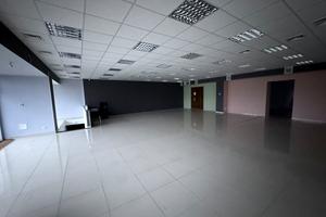 комерційна за адресою Дніпровська набережна вул., 13