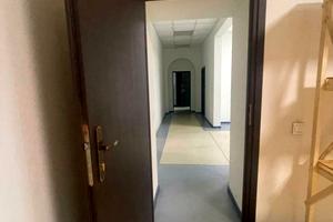 комерційна за адресою Дніпровська набережна вул., 13