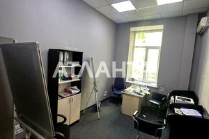 комерційна за адресою Володимирська вул., 11