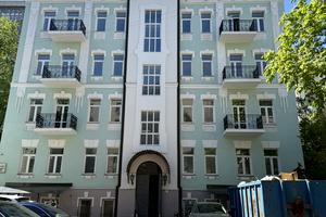 комерційна за адресою Еспланадна вул., 32-В