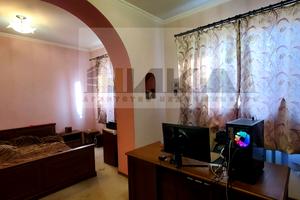 дом по адресу Михаила Грушевского ул. (Ульянова)