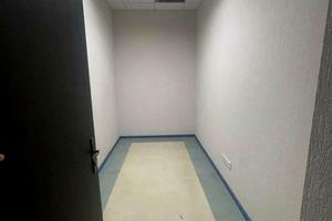 комерційна за адресою Дніпровська набережна вул., 13