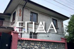 будинок за адресою Каштанова вул., 8