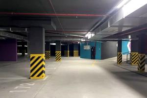 комерційна за адресою Юліана Пелеша вул., 3 к8