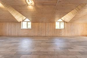 комерційна за адресою Лауреатська вул., 8