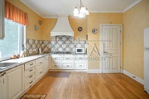 будинок за адресою Центральна, 3