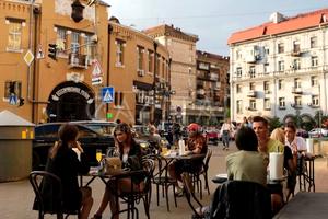 комерційна за адресою Київ, Басейна вул., 12
