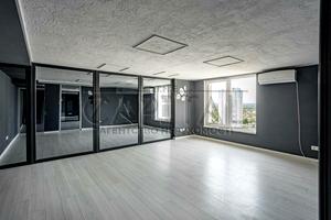 комерційна за адресою Миколи Бажана просп., 1Б
