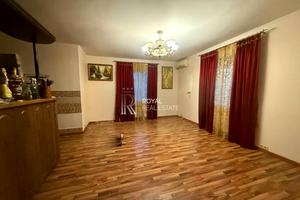 будинок за адресою Вишнева вул.