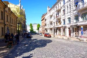 комерційна за адресою Боричів Тік вул., 35а