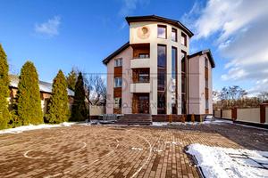 комерційна за адресою Польова вул., 33