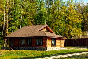 комерційна за адресою Лісова, 1