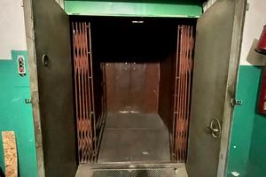 комерційна за адресою Базавлуцька вул., 107