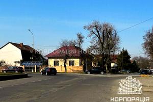 коммерческая по адресу Захисників України пл. (Дружбы Народов), 1