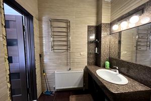 будинок за адресою Вулиця Леоніда Каденюка (Комарова), 80а
