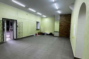 комерційна за адресою Листопадна вул., 16
