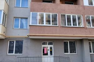 комерційна за адресою Угорська вул., 14е