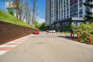 коммерческая по адресу Любомира Гузара просп. (Космонавта Комарова), 9б