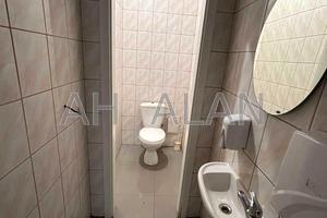 комерційна за адресою Тростянецька вул., 49