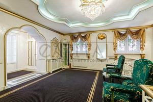 комерційна за адресою Патріарха Володимира Романюка вул. (Жовтнева), 2Б