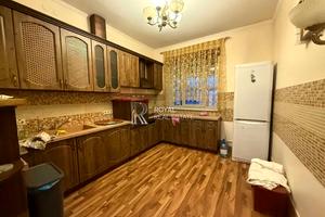 будинок за адресою Вишнева вул.