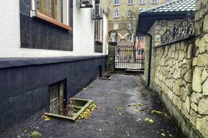 комерційна за адресою Руська вул., 20