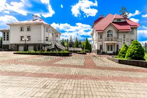 комерційна за адресою Патріарха Володимира Романюка вул. (Жовтнева), 2Б