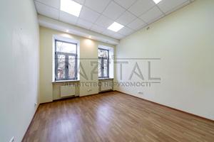 комерційна за адресою Володимирська вул., 4