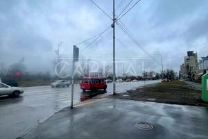 комерційна за адресою Дніпровська набережна вул., 13