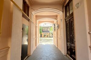 квартира за адресою 10 Квітня вул., 8