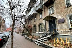 комерційна за адресою Варязький пров., 8