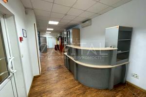 комерційна за адресою Бориспільська вул., 19Б