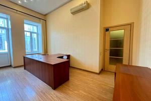 комерційна за адресою Саксаганського вул., 15