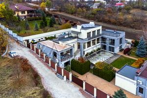 будинок за адресою Миру вул. (Жовтнева)