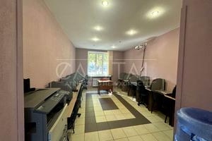 комерційна за адресою Повітрофлотська вул., 42