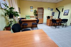 комерційна за адресою Корятовича пл., 15