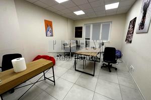 комерційна за адресою Андрія Верхогляда вул. (Михайла Драгомирова), 2-А