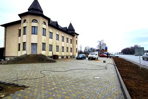 комерційна за адресою Першотравнева, 80