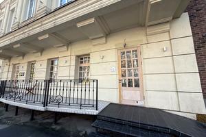 комерційна за адресою Футуристів пров., 7