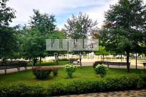 комерційна за адресою Дніпровська набережна вул., 14