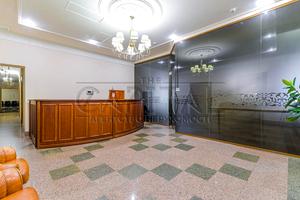 комерційна за адресою Липська вул., 10