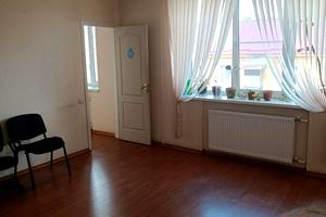 комерційна за адресою Решетилівська вул., 8