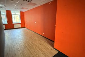 комерційна за адресою Володимирська вул., 38
