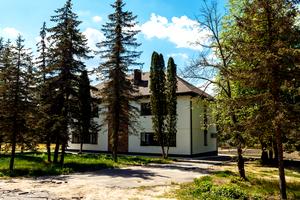 комерційна за адресою Лісова, 1