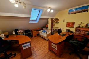 комерційна за адресою Корятовича пл., 15