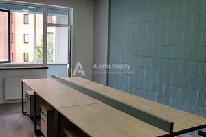 комерційна за адресою Саксаганського вул., 37-К