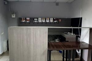 комерційна за адресою Тролейбусна вул., 15