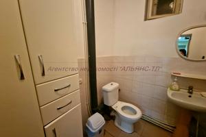 комерційна за адресою Корятовича пл., 15