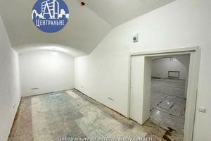 комерційна за адресою Театральна пл., 1