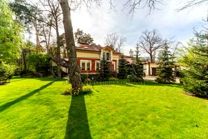 будинок за адресою Курортна вул., 9